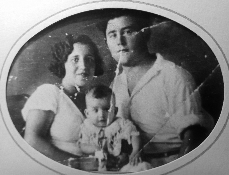 Счастливые родители с дочерью Таней. 1936 