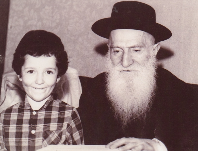 Раввин Абрам Лубанов с младшим внуком Мишей. Автор фото – Рувим Брауде. 1970 г.