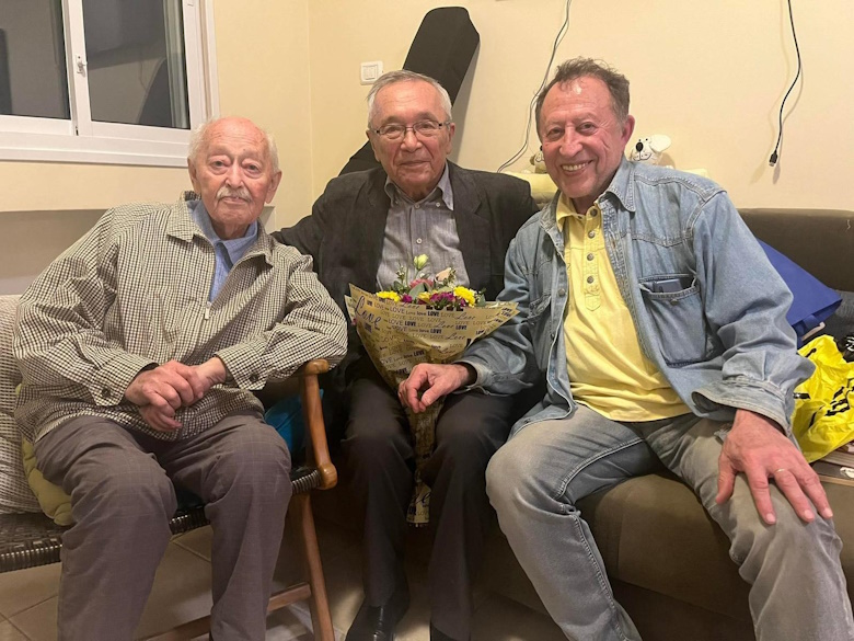 Аркадий и Борис Фельдманы с Юлием Кимом после концерта. 2010-е, Израиль