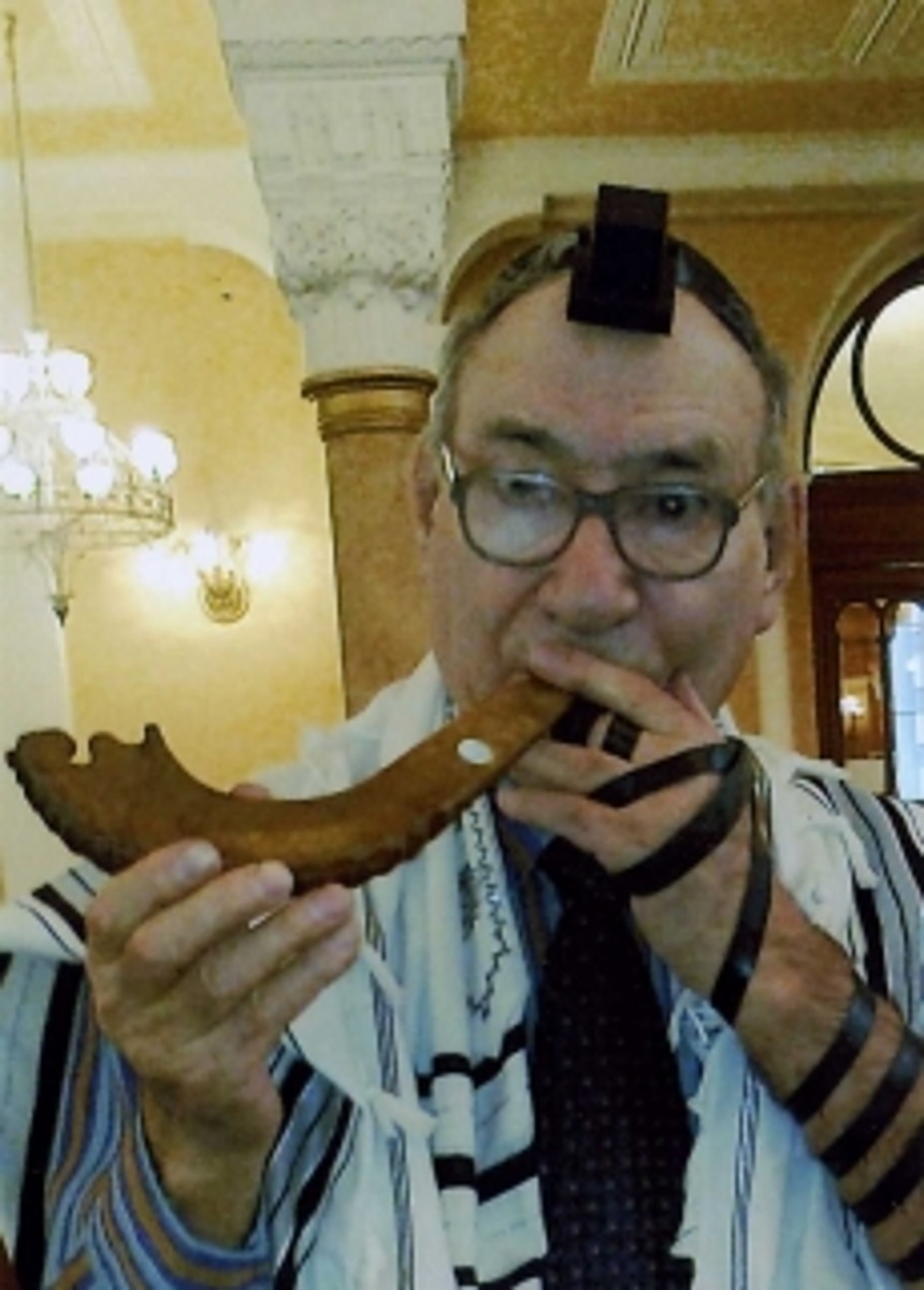  Израиль Абрамович с шофаром. 2011 