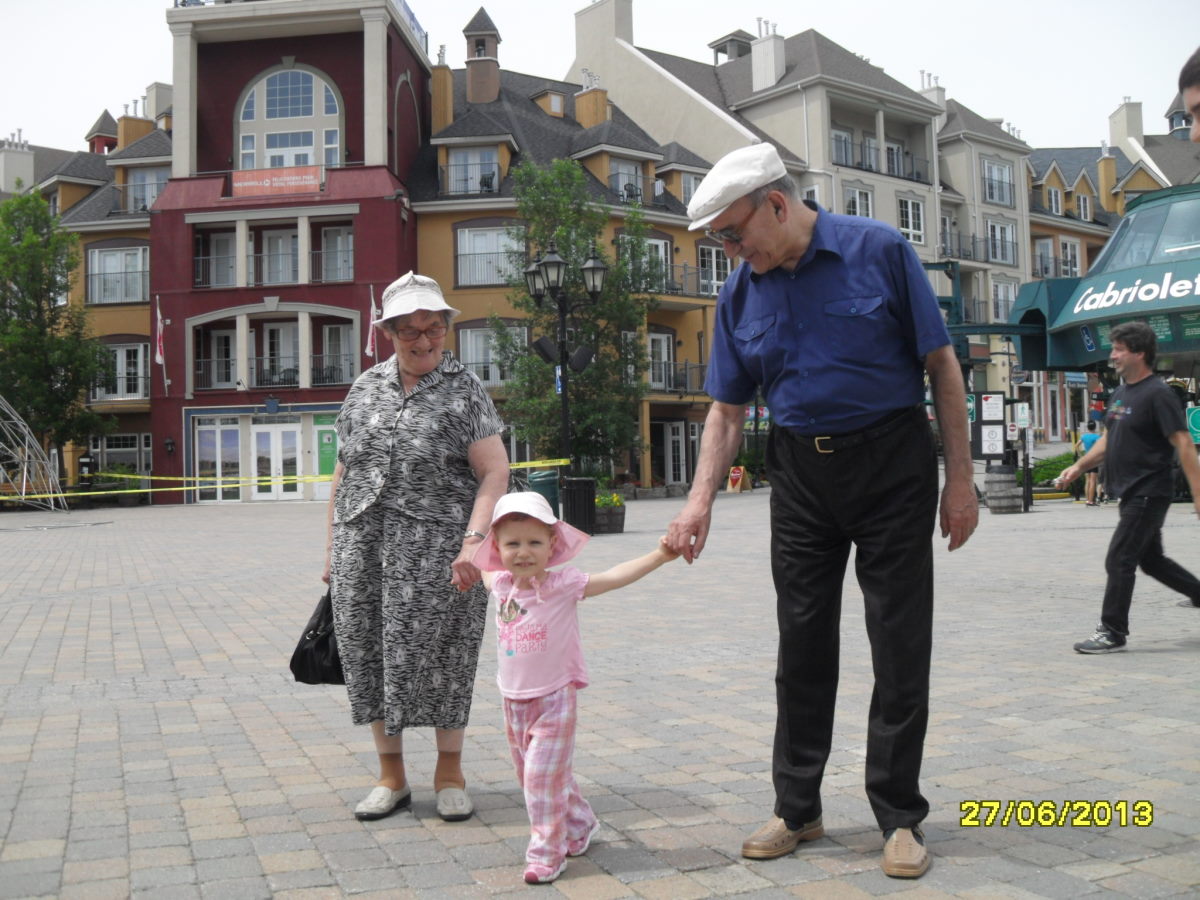 С женой и внучкой в Канаде. 2013