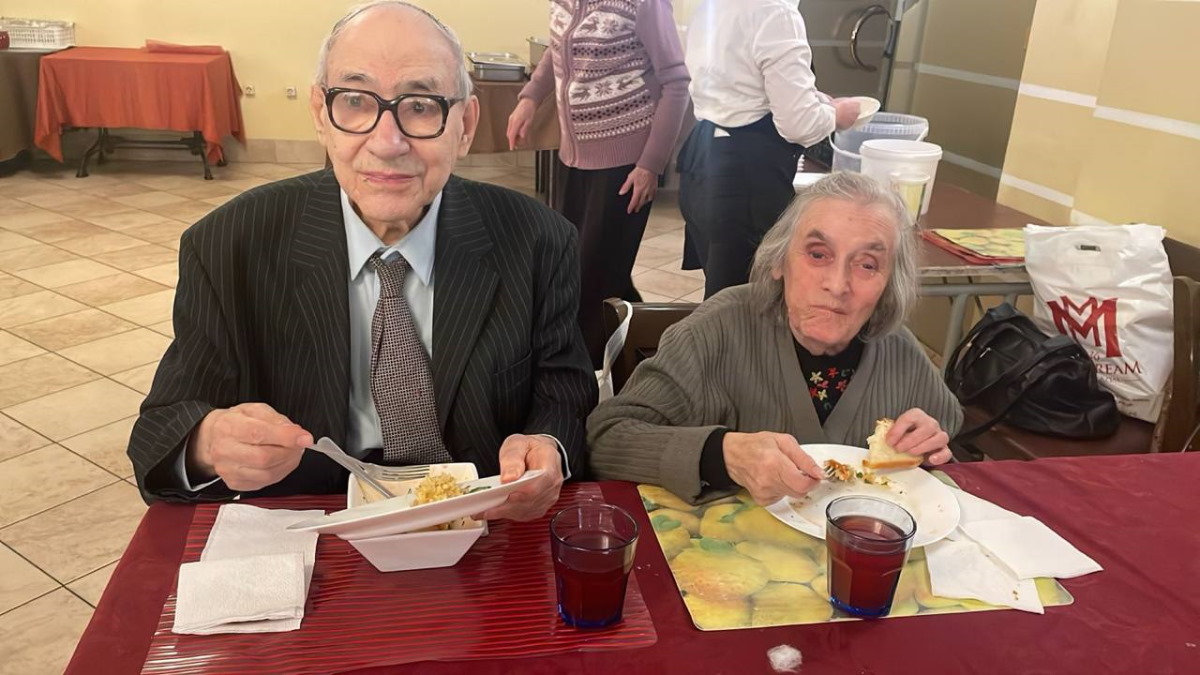 Израиль Абрамович с супругой Генриеттой на обеде в Благотворительной столовой. 3.12.2024