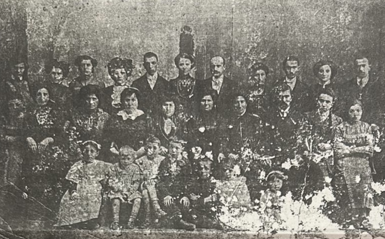 Семья Моше Бокштейна (дети и внуки &mdash; в основном, женская половина). 1911