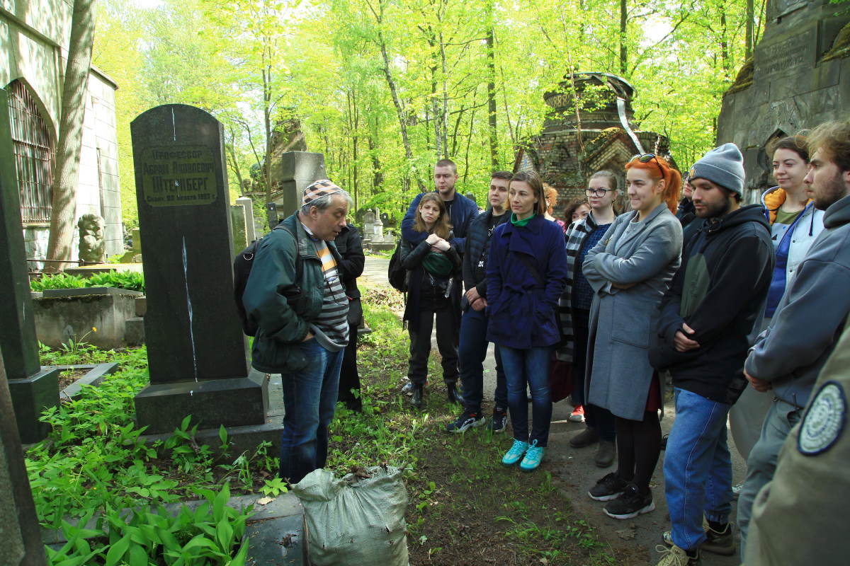 Воскресник на еврейском кладбище