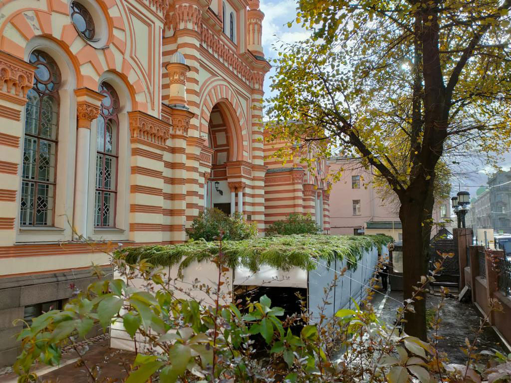 Вот так выглядела Сукка в дни праздника. Фото Гершома Соломоника