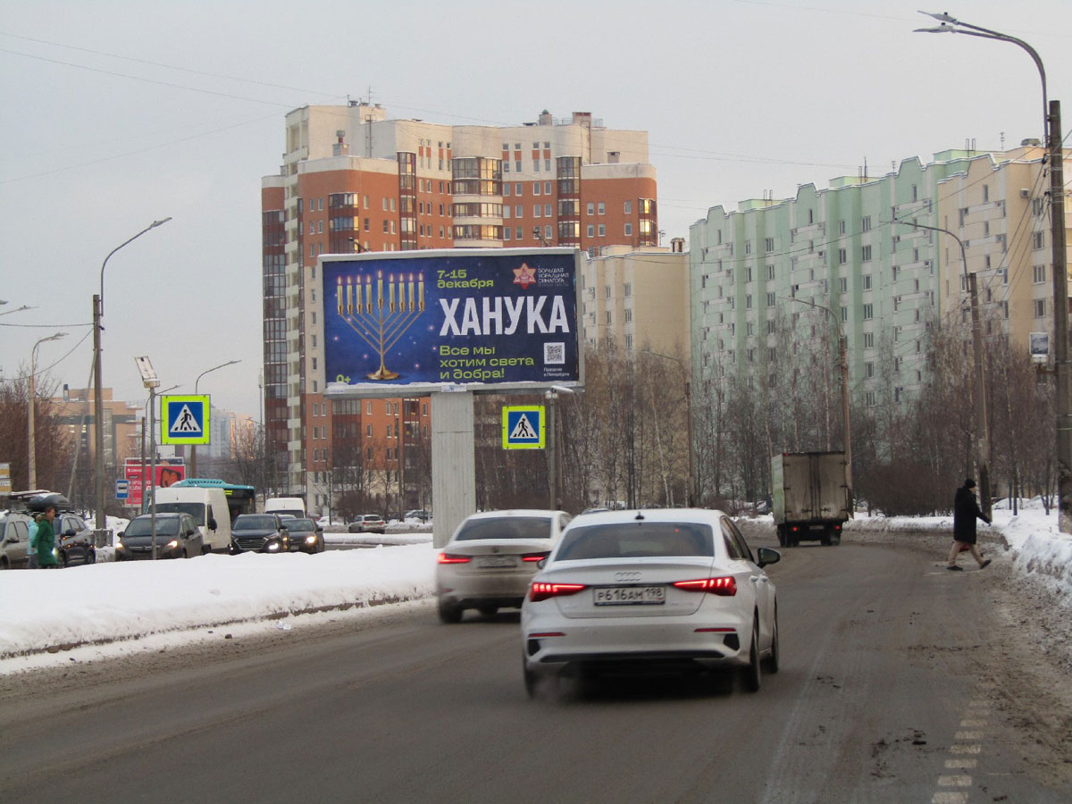 Все мы хотим света и добра». Красочные билборды поздравляют петербуржцев с  Ханукой