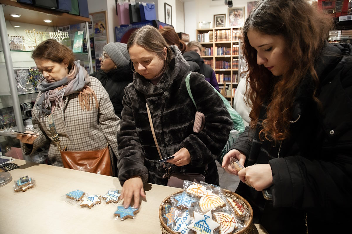 В магазине Кошер продаются товары к Хануке 2025 г