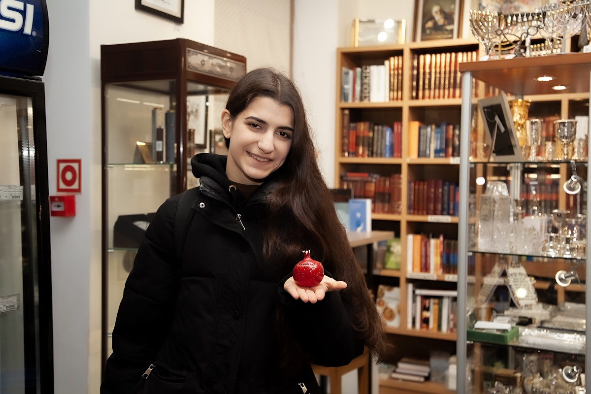 В магазине Кошер продаются товары к Хануке 2025 г