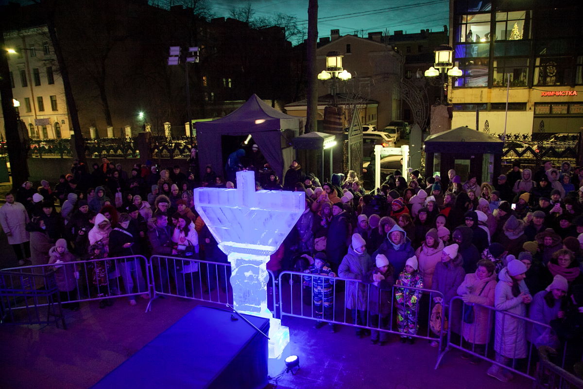 В Петербурге торжественно отпраздновали Хануку