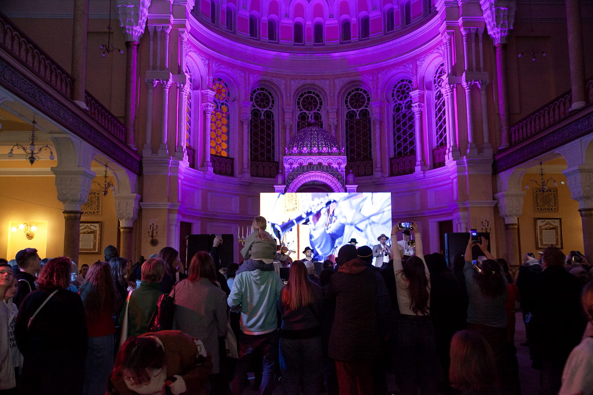В Петербурге торжественно отпраздновали Хануку