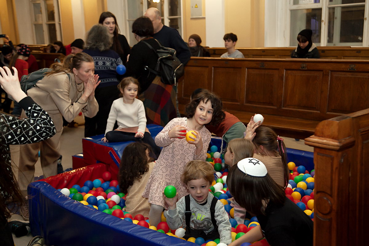 В Петербурге торжественно отпраздновали Хануку