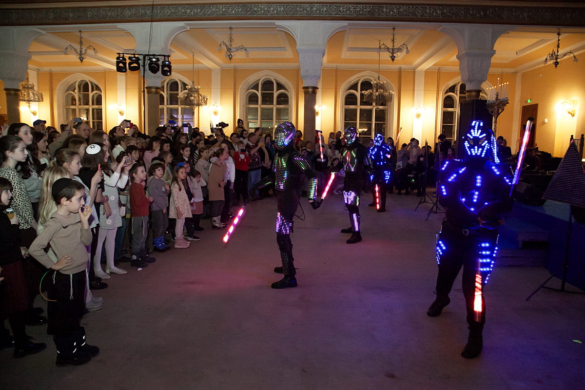 В Петербурге торжественно отпраздновали Хануку