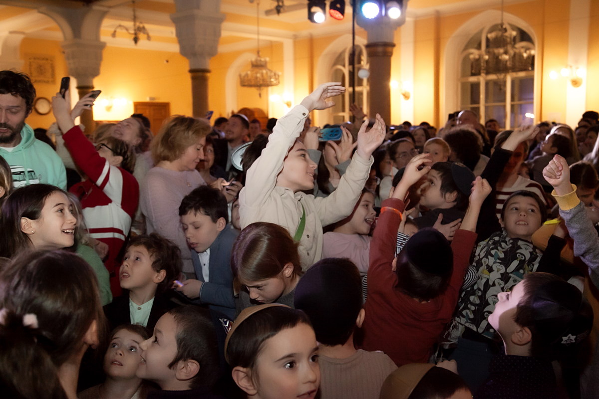 В Петербурге торжественно отпраздновали Хануку