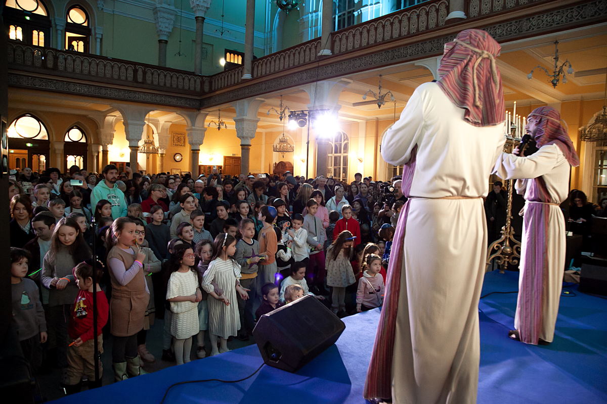 В Петербурге торжественно отпраздновали Хануку