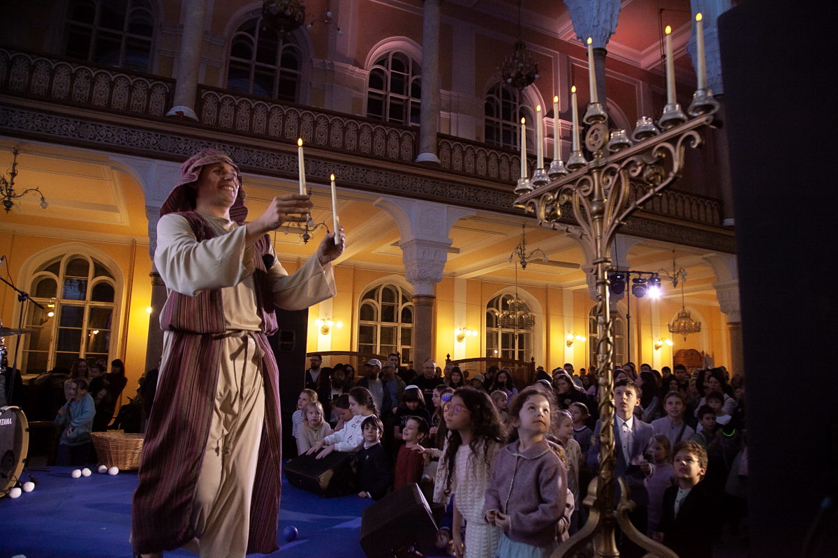 В Петербурге торжественно отпраздновали Хануку