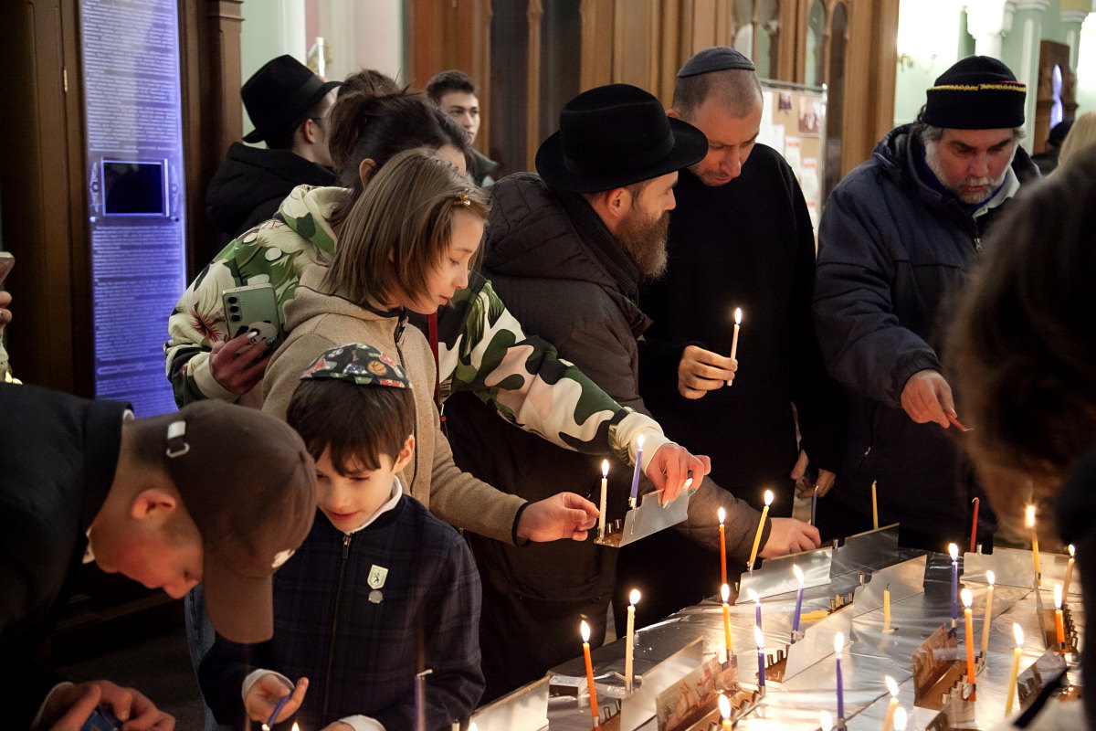 В Петербурге торжественно отпраздновали Хануку