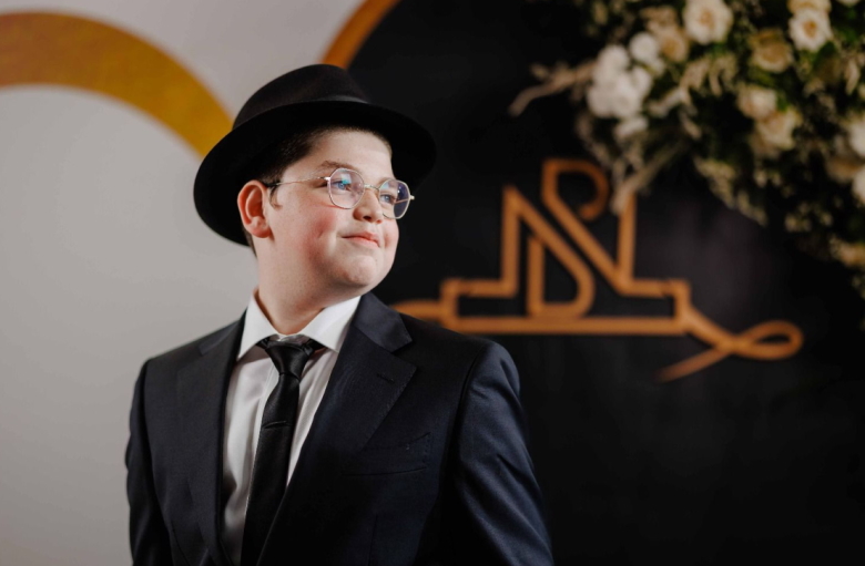 Натан Лейб Брук-младший в день своей бар-мицвы