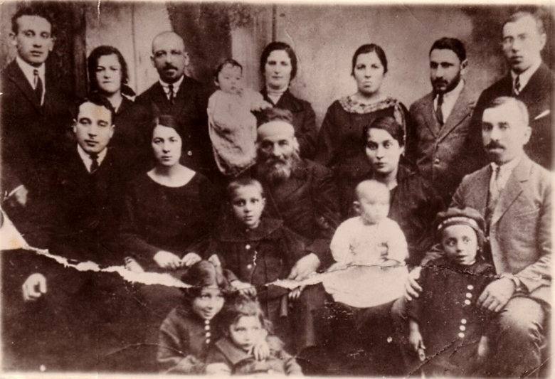 Р. Элиэзер Зайчик с семьей. Глубокое. 1923